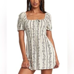RVCA Junior's Fallen Mini Dress Cream/Black Ditsy Floral Size Small